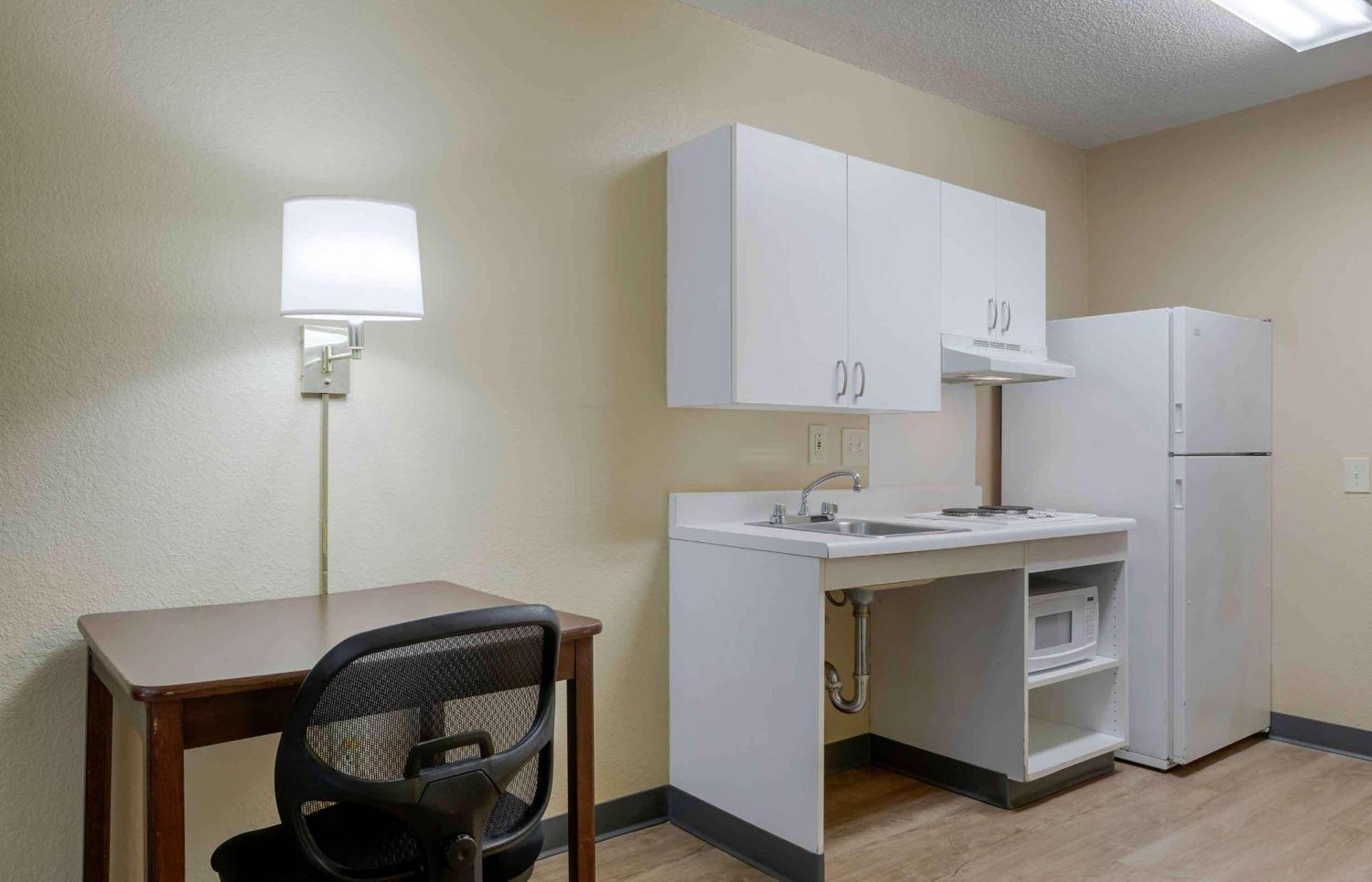 Extended Stay America Select Suites - Milwaukee - Wauwatosa Exterior photo