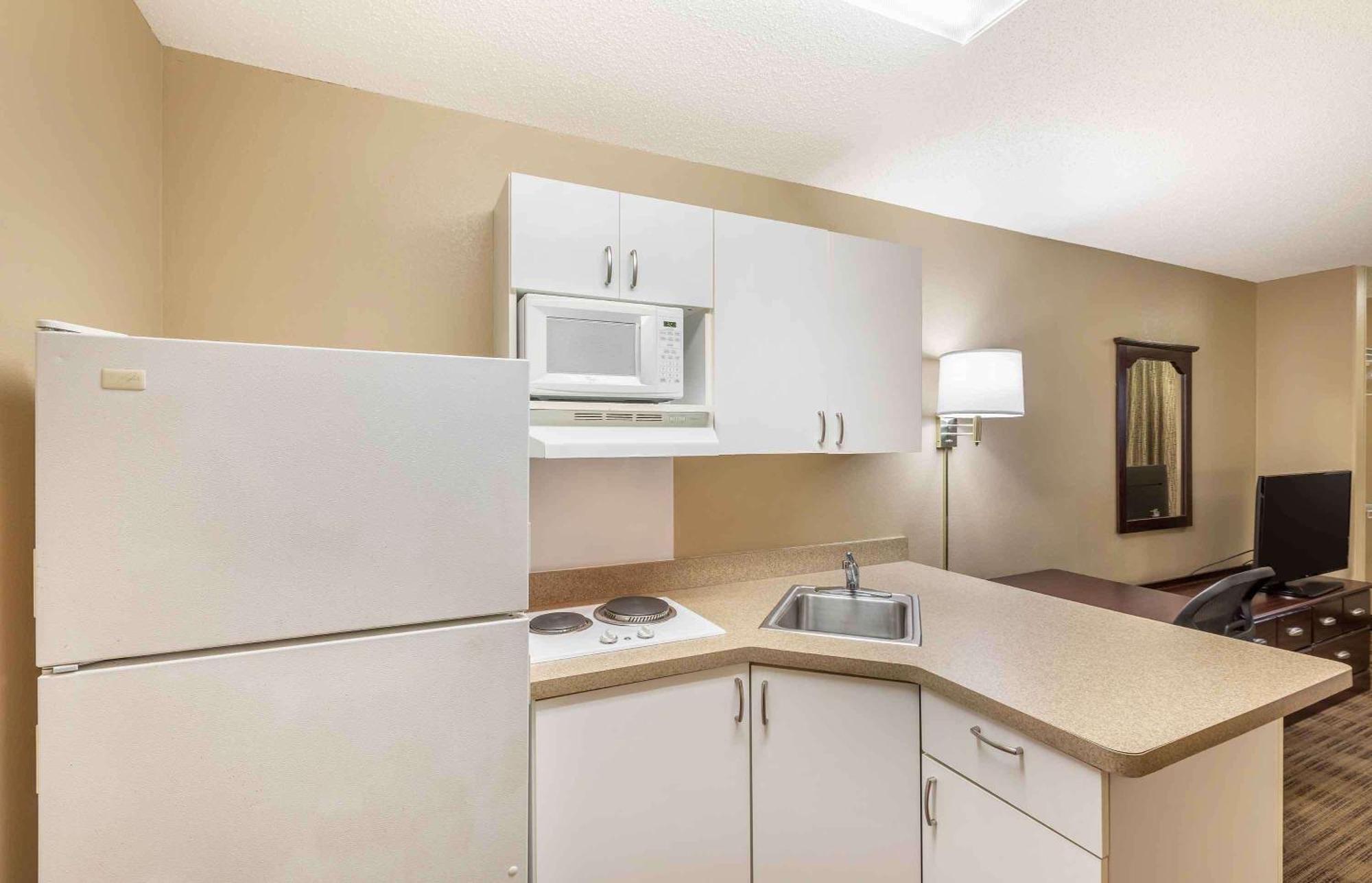 Extended Stay America Select Suites - Milwaukee - Wauwatosa Exterior photo