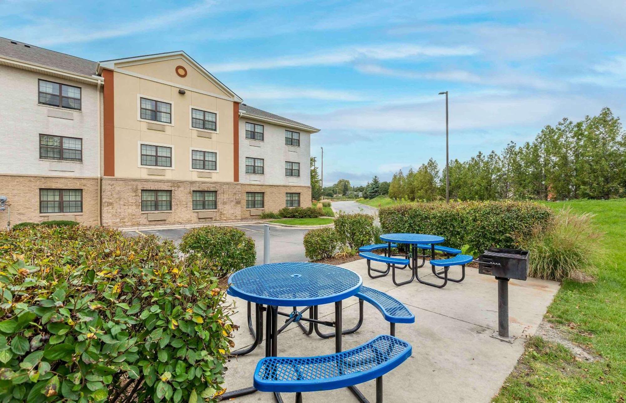 Extended Stay America Select Suites - Milwaukee - Wauwatosa Exterior photo