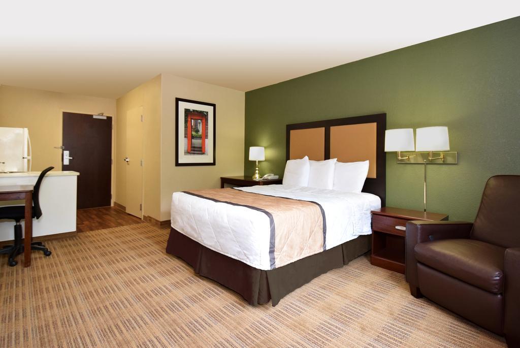 Extended Stay America Select Suites - Milwaukee - Wauwatosa Exterior photo